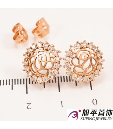 Серьги-гвоздики позолота контур розы в оправе мелких камней (плоск. круг)