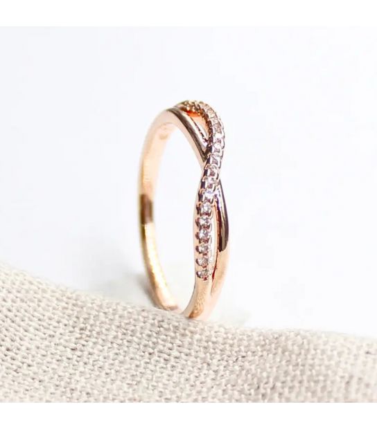 Кольцо позолота Тонкое пересечение с мелкими цирконами Xuping 724600(2) медицинское золото